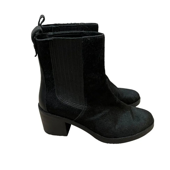 Ugg Camden Exotic Boot Womens Size 8.5 Black Cow Hair Chelsea Ankle Bootie - Picture 1 of 12